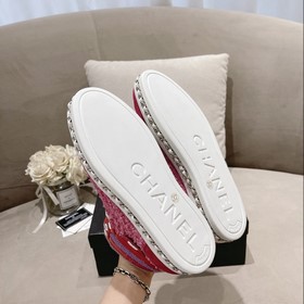 Официальный сайт Chanel представляет коллекцию лучших моделей обу