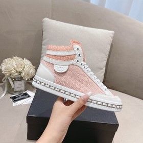 Официальный сайт Chanel представляет коллекцию лучших моделей обу