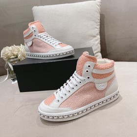 Официальный сайт Chanel представляет коллекцию лучших моделей обу