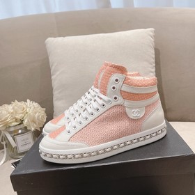 Официальный сайт Chanel представляет коллекцию лучших моделей обу