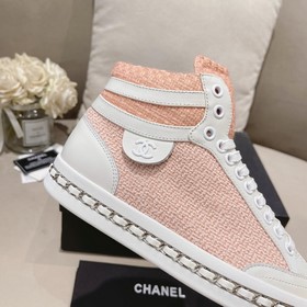 Официальный сайт Chanel представляет коллекцию лучших моделей обу