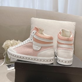 Официальный сайт Chanel представляет коллекцию лучших моделей обу