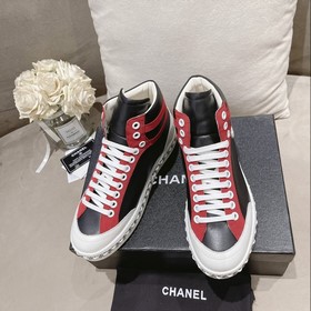 Официальный сайт Chanel представляет коллекцию лучших моделей обу
