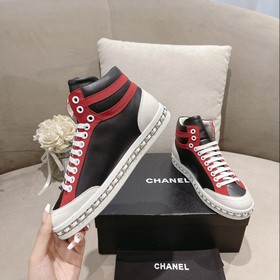 Официальный сайт Chanel представляет коллекцию лучших моделей обу