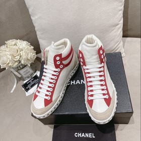 Официальный сайт Chanel представляет коллекцию лучших моделей обу
