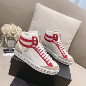 Официальный сайт Chanel представляет коллекцию лучших моделей обу