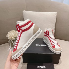 Официальный сайт Chanel представляет коллекцию лучших моделей обу