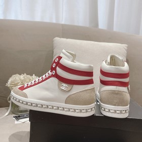 Официальный сайт Chanel представляет коллекцию лучших моделей обу