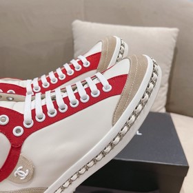 Официальный сайт Chanel представляет коллекцию лучших моделей обу