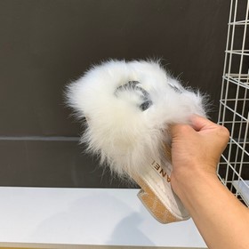 Chanel 2023 осень-зима： популярные меховые тапочки! Изысканные и