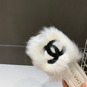 Chanel 2023 осень-зима： популярные меховые тапочки! Изысканные и