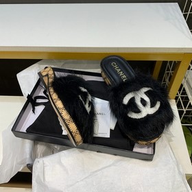 Chanel 2023 осень-зима： популярные меховые тапочки! Изысканные и
