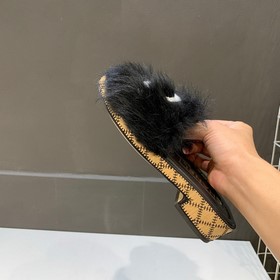 Chanel 2023 осень-зима： популярные меховые тапочки! Изысканные и 