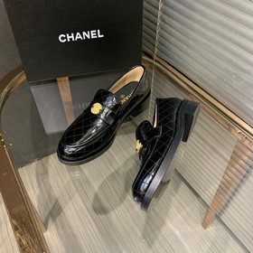 Новейшая модель от CHANEL. Очень удобная! Рекомендуем к приобрете