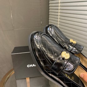 Новейшая модель от CHANEL. Очень удобная! Рекомендуем к приобрете