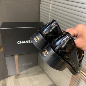 Новейшая модель от CHANEL. Очень удобная! Рекомендуем к приобрете