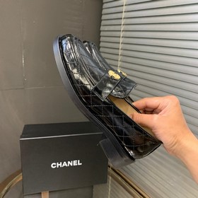 Новейшая модель от CHANEL. Очень удобная! Рекомендуем к приобрете