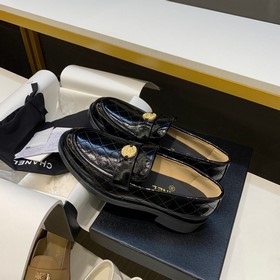 Новейшая модель от CHANEL. Очень удобная! Рекомендуем к приобрете