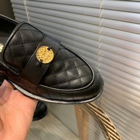 Новейшая модель от CHANEL, удобная форма для ухода за ногами. Рек