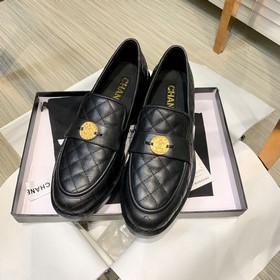 Новейшая модель от CHANEL, удобная форма для ухода за ногами. Рек