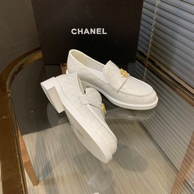 Новейшая модель от CHANEL, очень удобная! Рекомендуем к приобрете