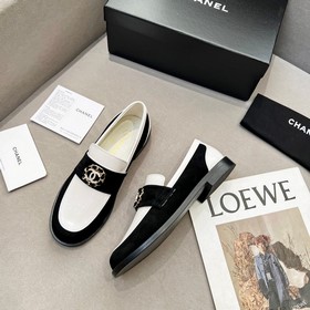Лофт-туфли CHANEL Новая модель лофт-туфель Chanel в стиле ретро.