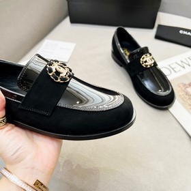 Лофт-туфли CHANEL Новая модель лофт-туфель Chanel в стиле ретро. 