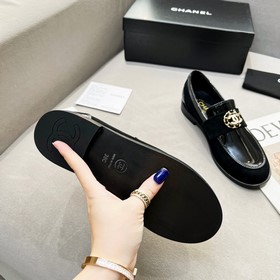 Лофт-туфли CHANEL Новая модель лофт-туфель Chanel в стиле ретро. 