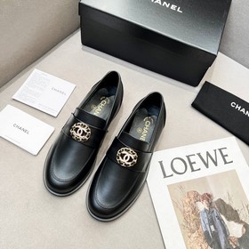 Лофт-туфли CHANEL Новая модель лофт-туфель Chanel в стиле ретро. 