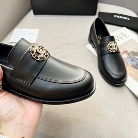 Лофт-туфли CHANEL Новая модель лофт-туфель Chanel в стиле ретро. 