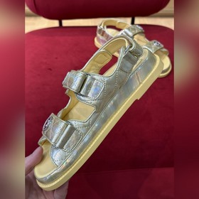 chane…l Пляжные сандалии Классические цвета + новые цвета весны-л