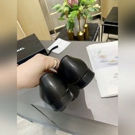Chanel 2023 ранневесенняя коллекция новых туфель, два вида кожи：