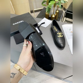 Chanel 2023 ранневесенняя коллекция новых туфель, два вида кожи： 