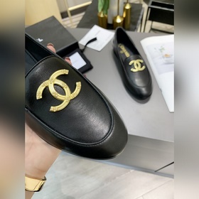 Chanel 2023 ранневесенняя коллекция новых туфель, два вида кожи： 