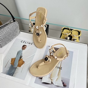 Chanel. Новые сандалии с камнями в форме сердец Материал изготовл