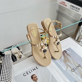 Chanel. Новые сандалии с камнями в форме сердец Материал изготовл