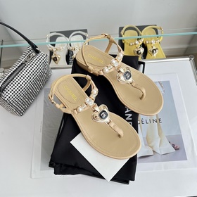 Chanel. Новые сандалии с камнями в форме сердец Материал изготовл