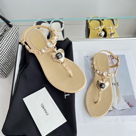 Chanel. Новые сандалии с камнями в форме сердец Материал изготовл