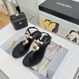 Chanel. Новые сандалии с драгоценными камнями в форме сердца Мате