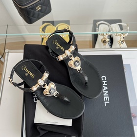 Chanel. Новые сандалии с драгоценными камнями в форме сердца Мате