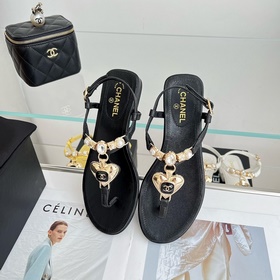 Chanel. Новые сандалии с драгоценными камнями в форме сердца Мате