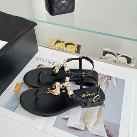 Chanel. Новые сандалии с драгоценными камнями в форме сердца Мате