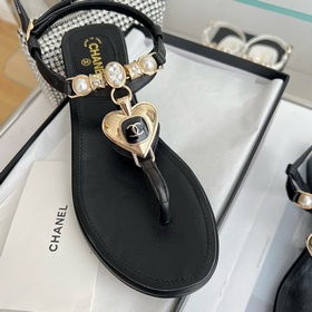 Chanel. Новые сандалии с драгоценными камнями в форме сердца Мате