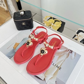 Chanel. Новые сандалии с драгоценными камнями в форме сердца. Мат