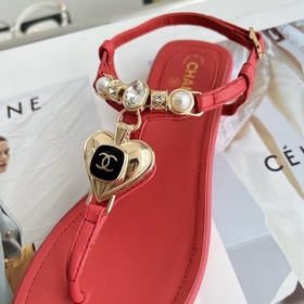 Chanel. Новые сандалии с драгоценными камнями в форме сердца. Мат