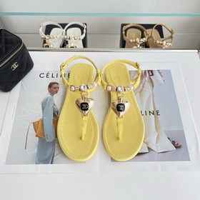 Chanel. Новые сандалии с драгоценными камнями в форме сердца Мате
