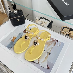 Chanel. Новые сандалии с драгоценными камнями в форме сердца Мате