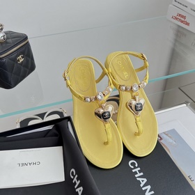 Chanel. Новые сандалии с драгоценными камнями в форме сердца Мате