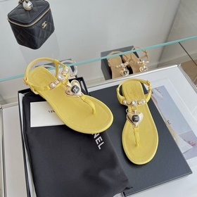 Chanel. Новые сандалии с драгоценными камнями в форме сердца Мате
