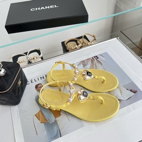 Chanel. Новые сандалии с драгоценными камнями в форме сердца Мате